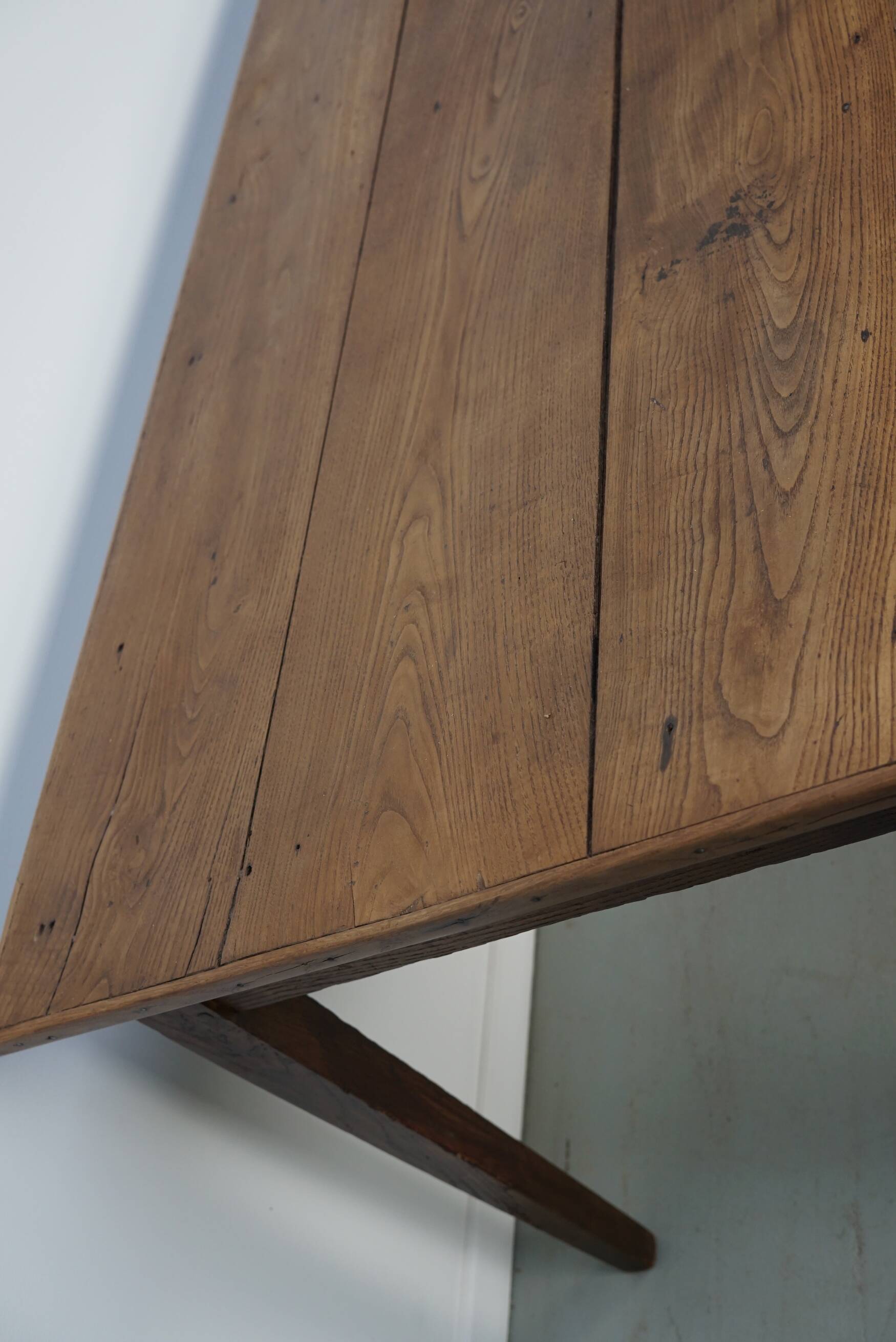 Large rustic farmhouse dining table from the French 19th century, in old elm
