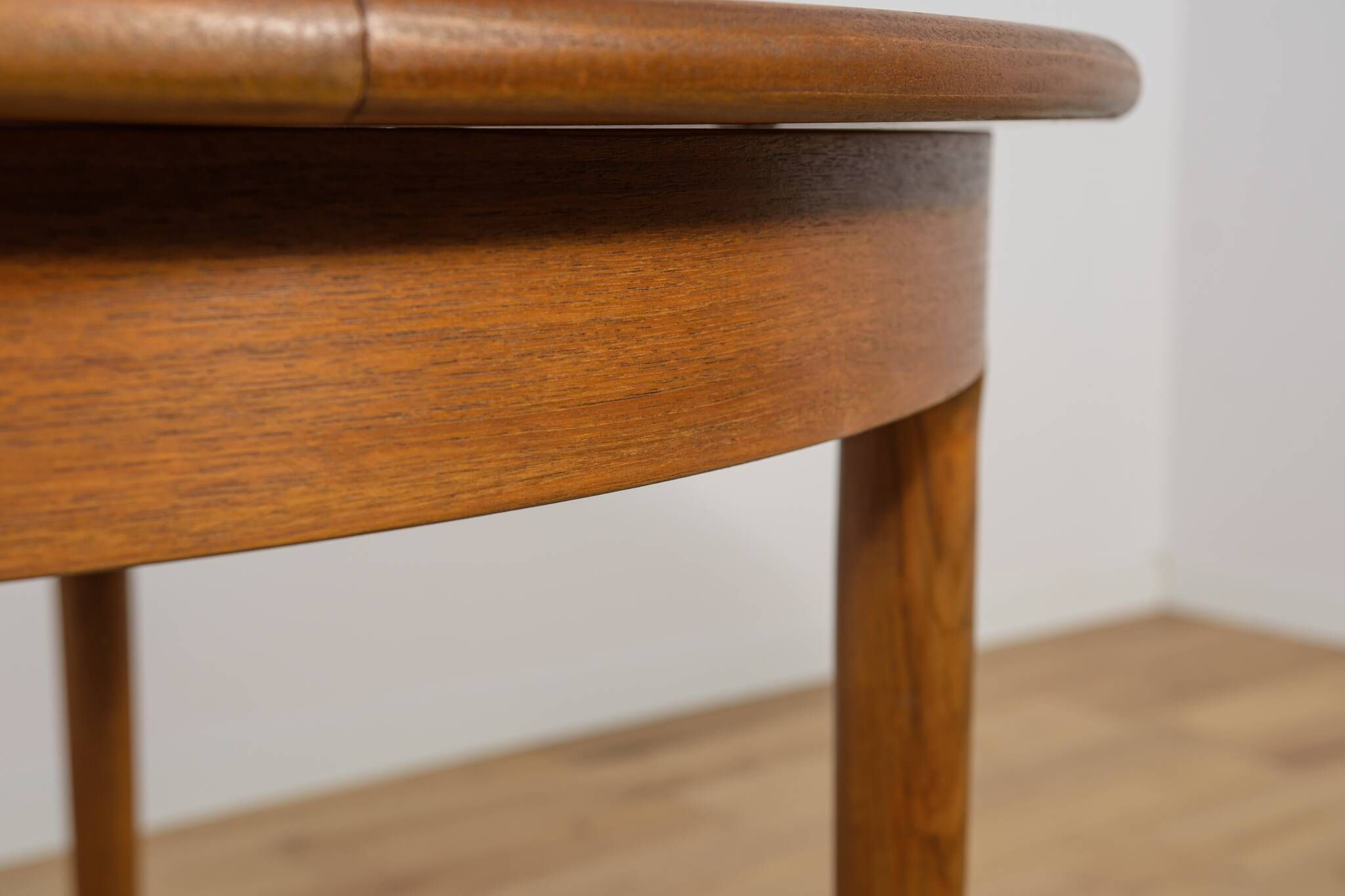 Mid-Century Round Teak Extendable Dining Table, United Knigdom, 1960s