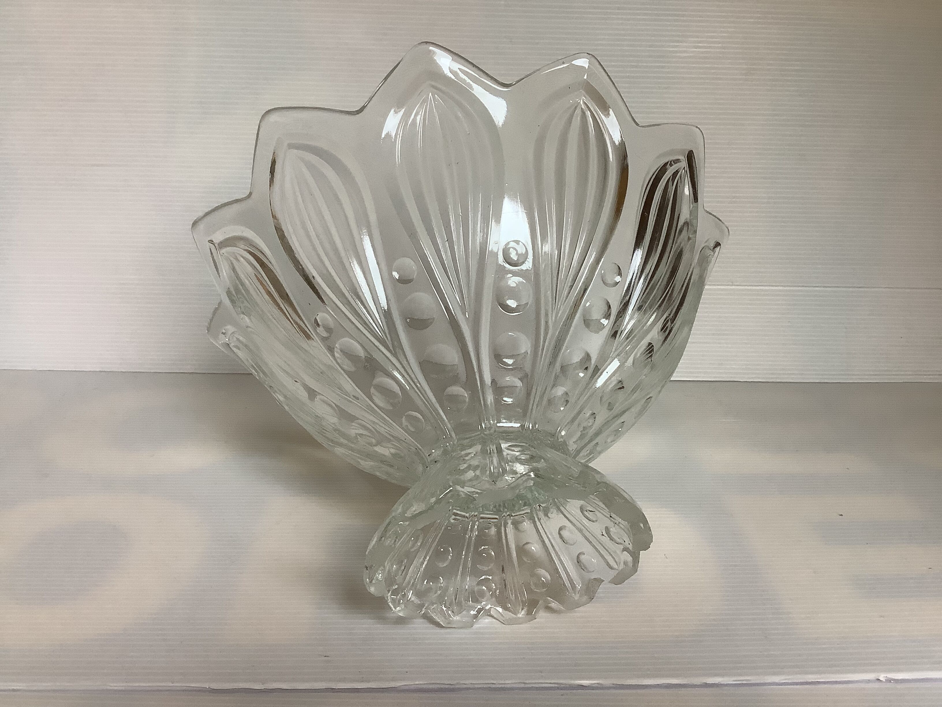 Old flower-shaped bubble round footed cup