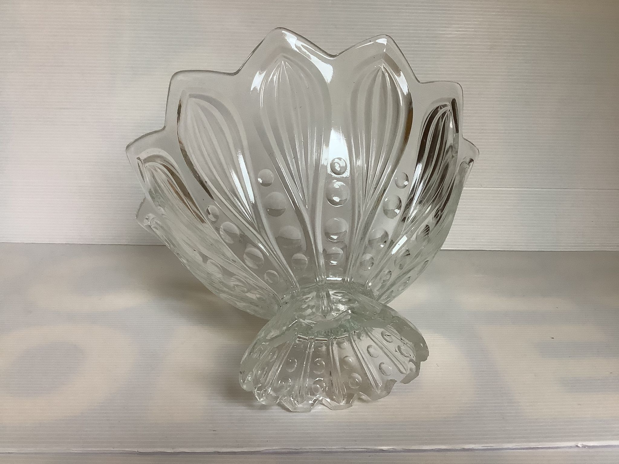 Old flower-shaped bubble round footed cup