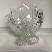 Old flower-shaped bubble round footed cup