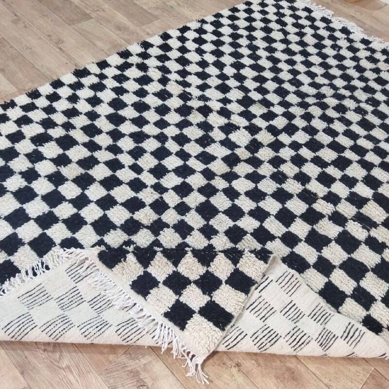 Handmade wool Berber rug 282x192 cm