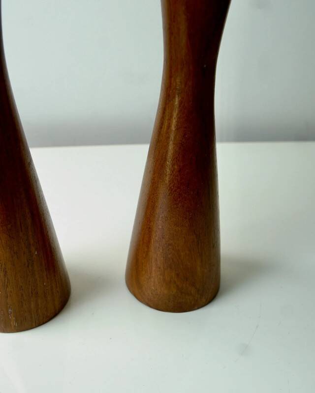 Lot de 2 bougeoirs scandinave diabolo en teck - design danois années 70
