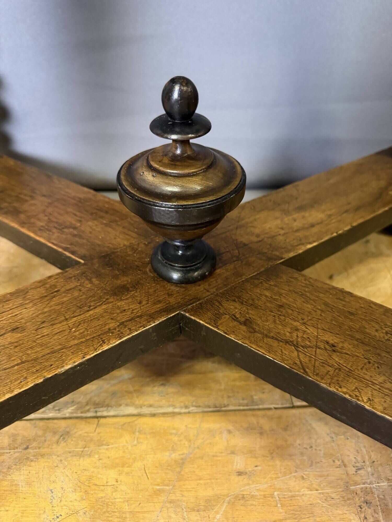 Table Louis XIII