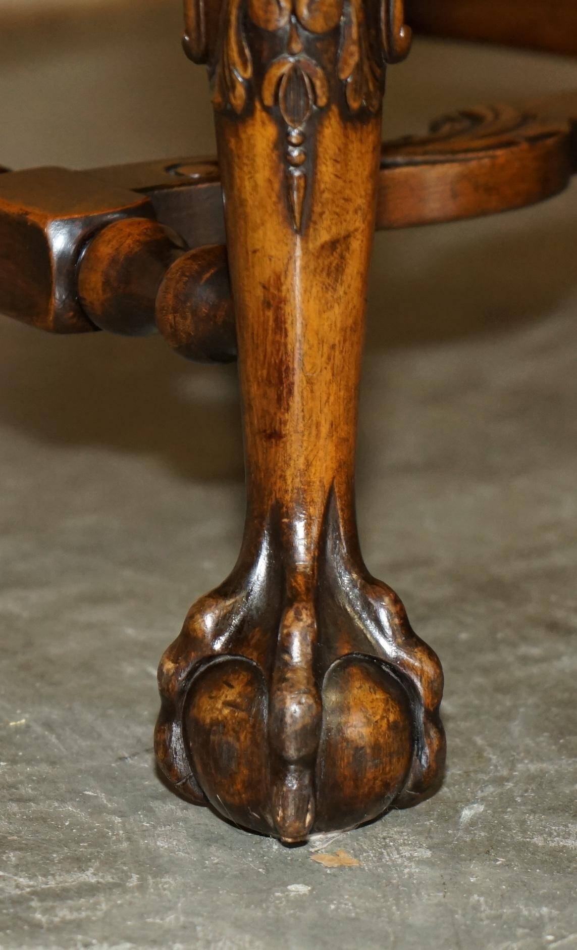 Fauteuil Bergère Antique Thomas Chippendale sculpté Claw & Ball cuir