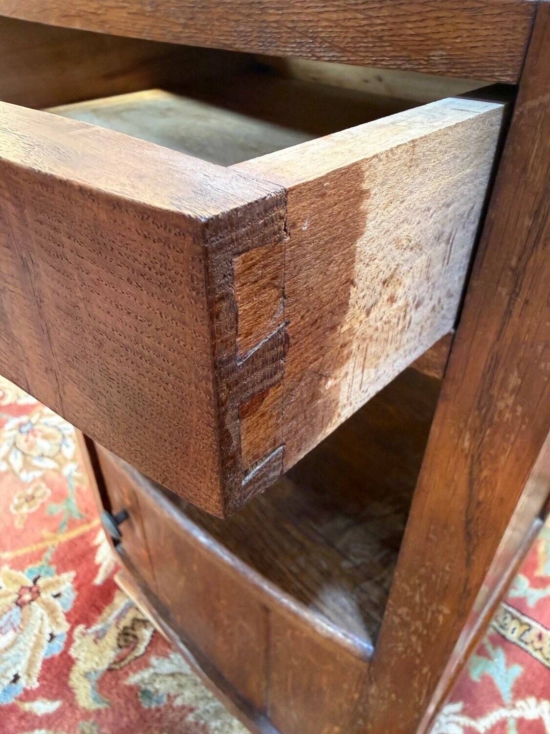 Paire de tables de chevet – Époque Art Déco – Chêne massif et marbre