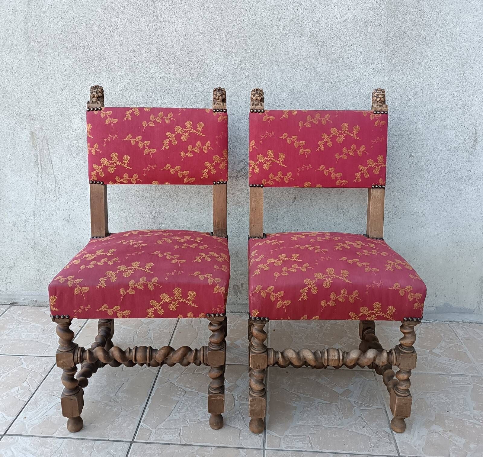 Pair of Louis XIII chairs in walnut, 19th century.