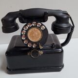 Bakelite phone 13
