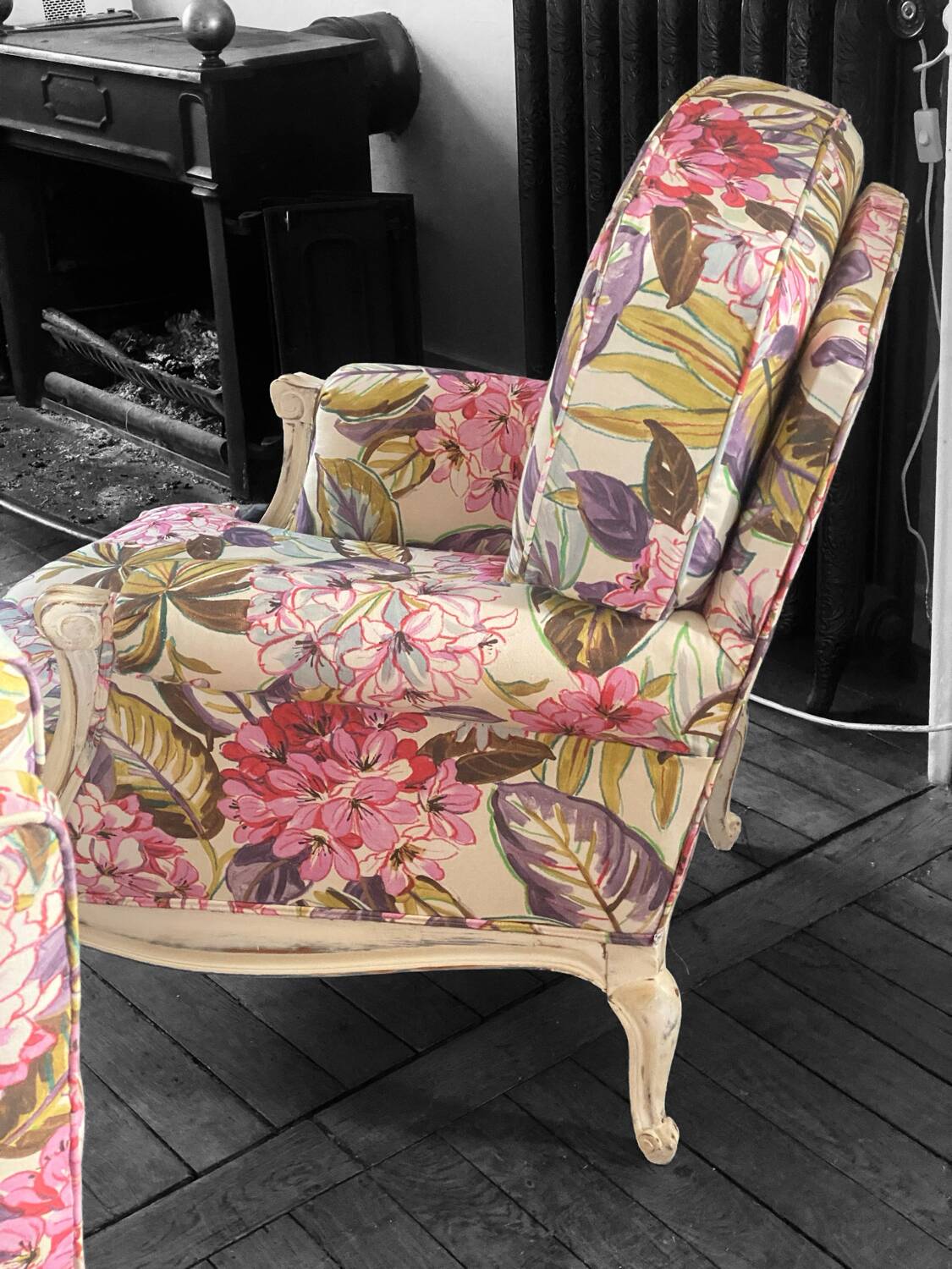 Pair of cocooning armchairs