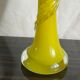 Soliflore jaune avec décor feuille en verre transparent