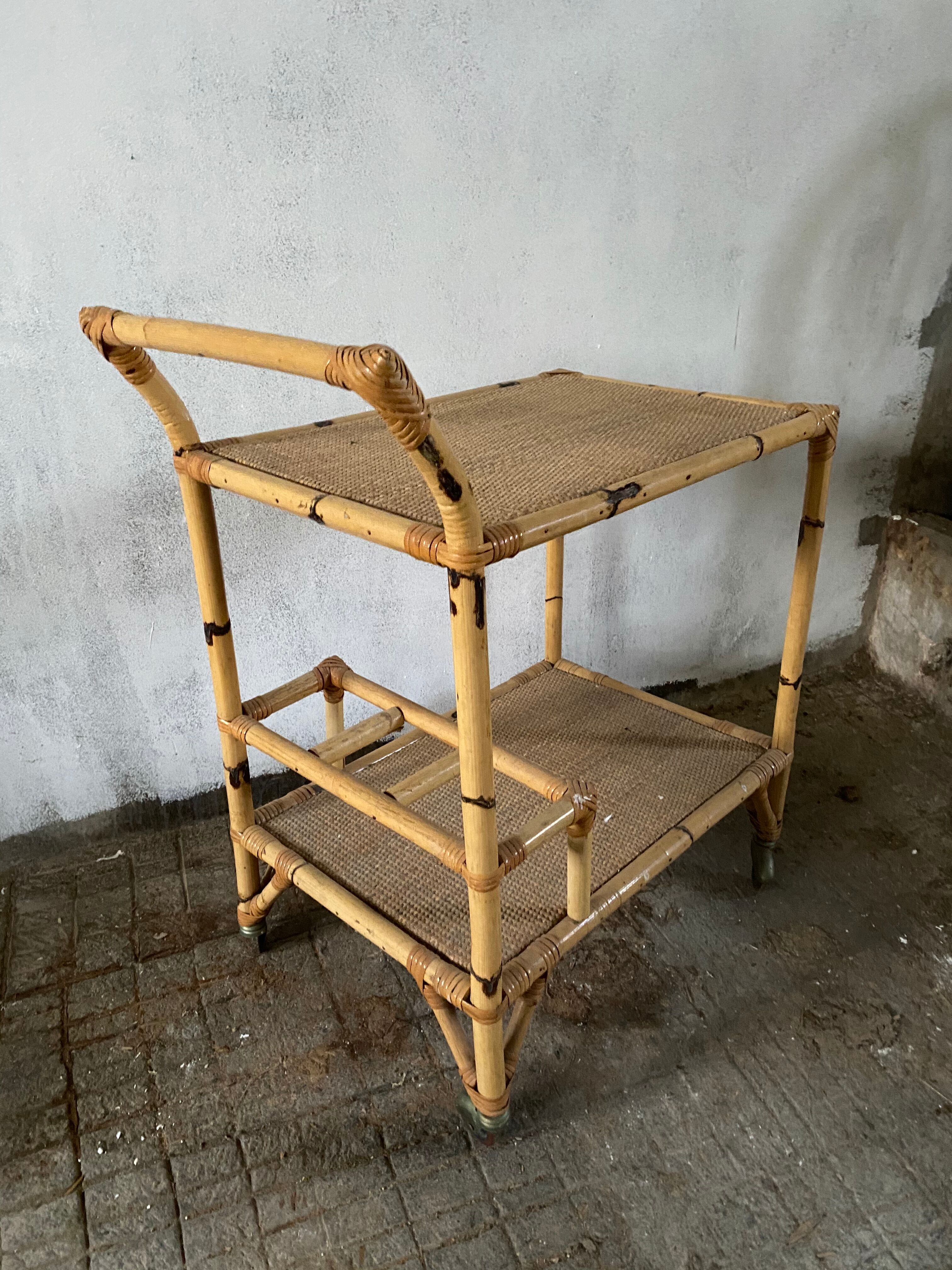 Rattan service on wheels