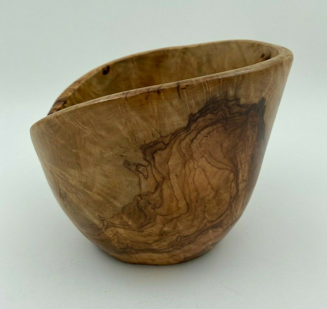 Free-form wooden 1960 trend design cut for fruit