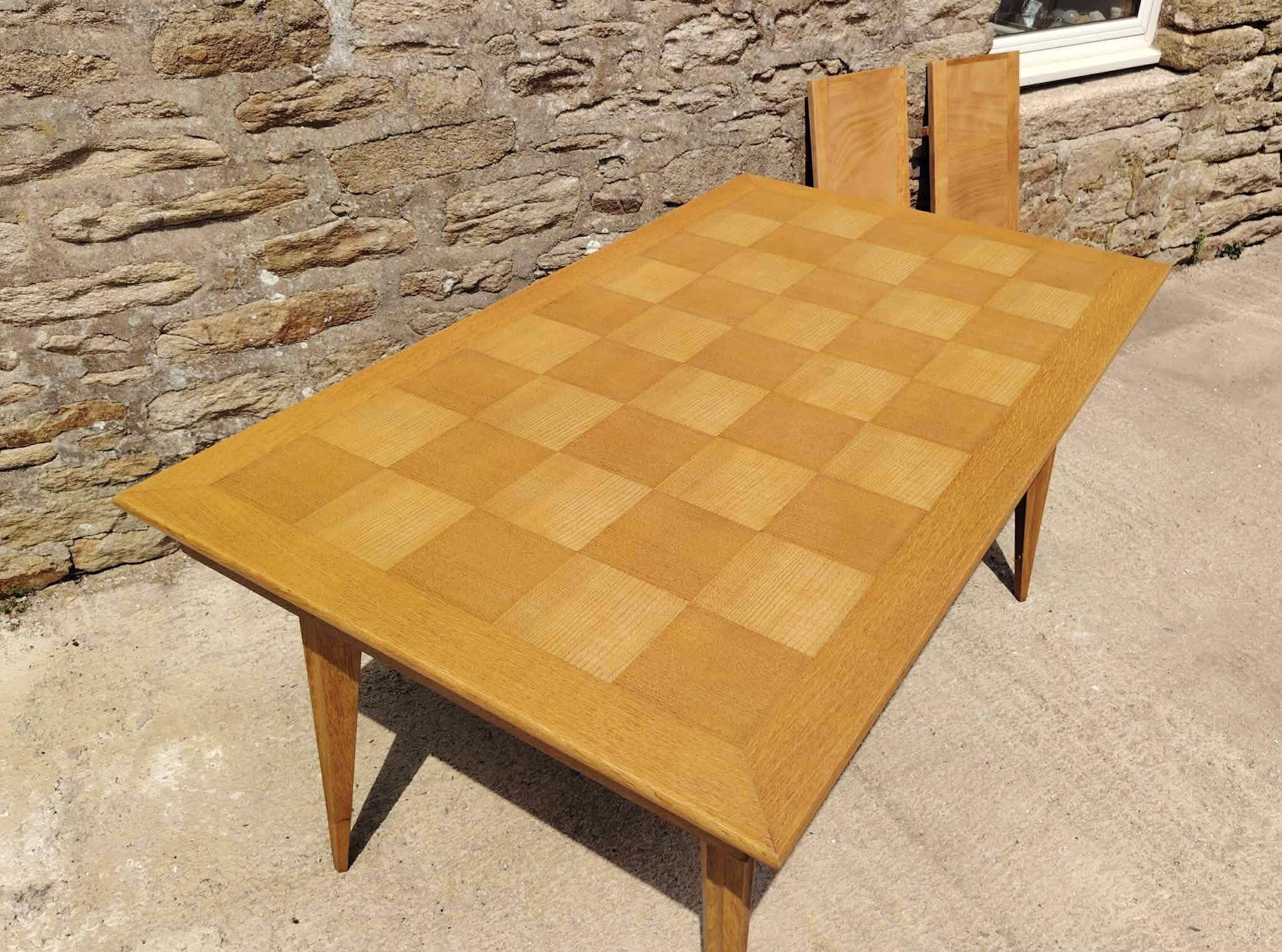 Table en placage chêne damier pied en épingle des année 70