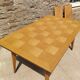 Table en placage chêne damier pied en épingle des année 70