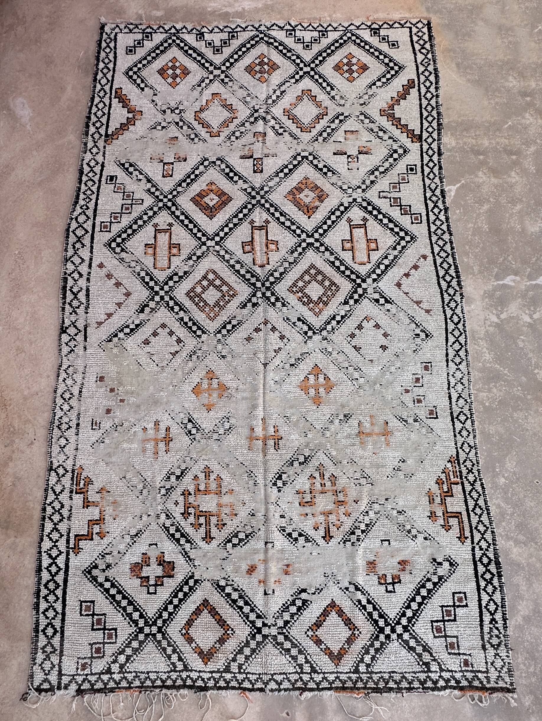 Moroccan rug - 197 x 350 cm