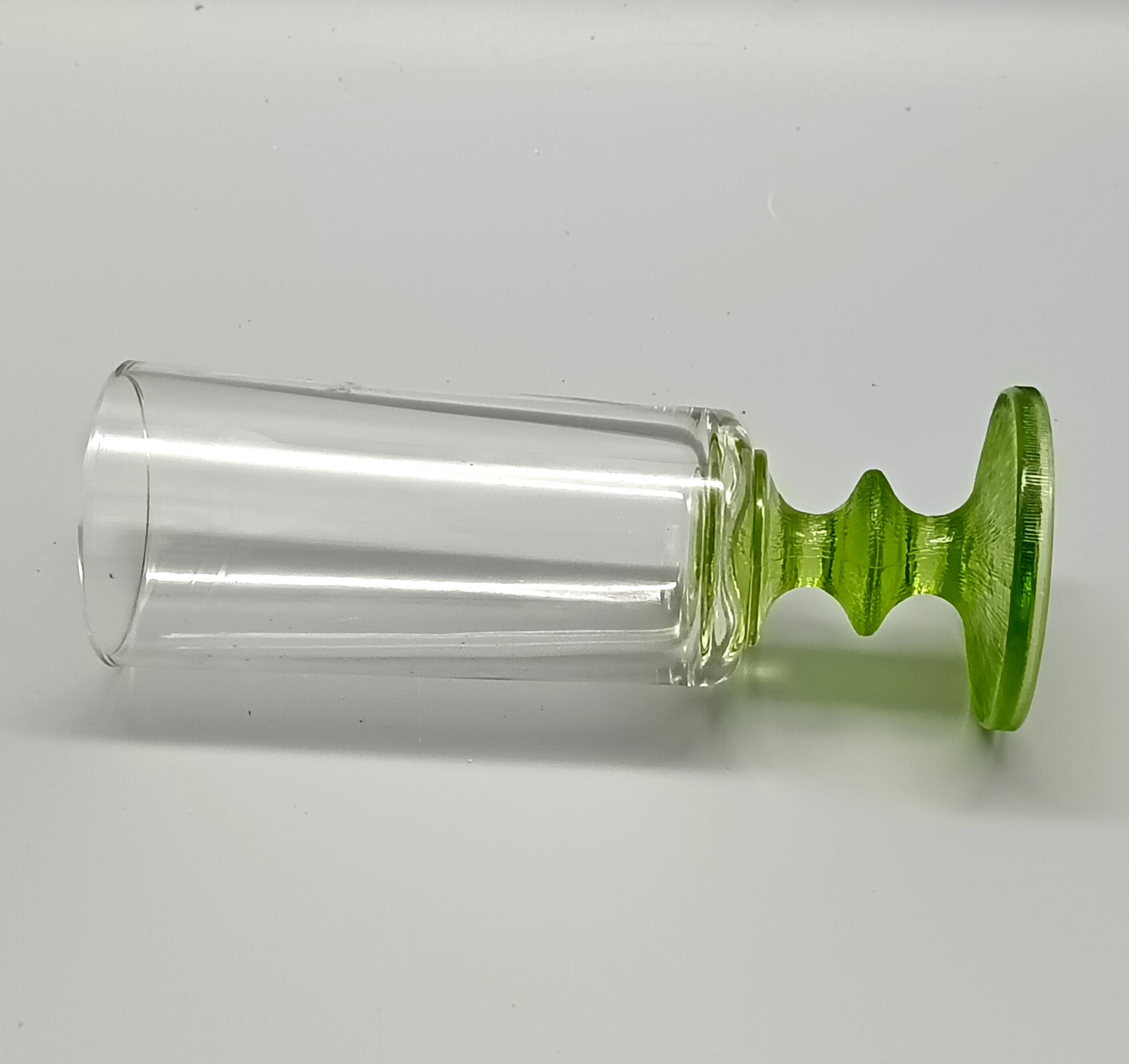 6 vintage champagne flutes with textured apple green base vemam italy