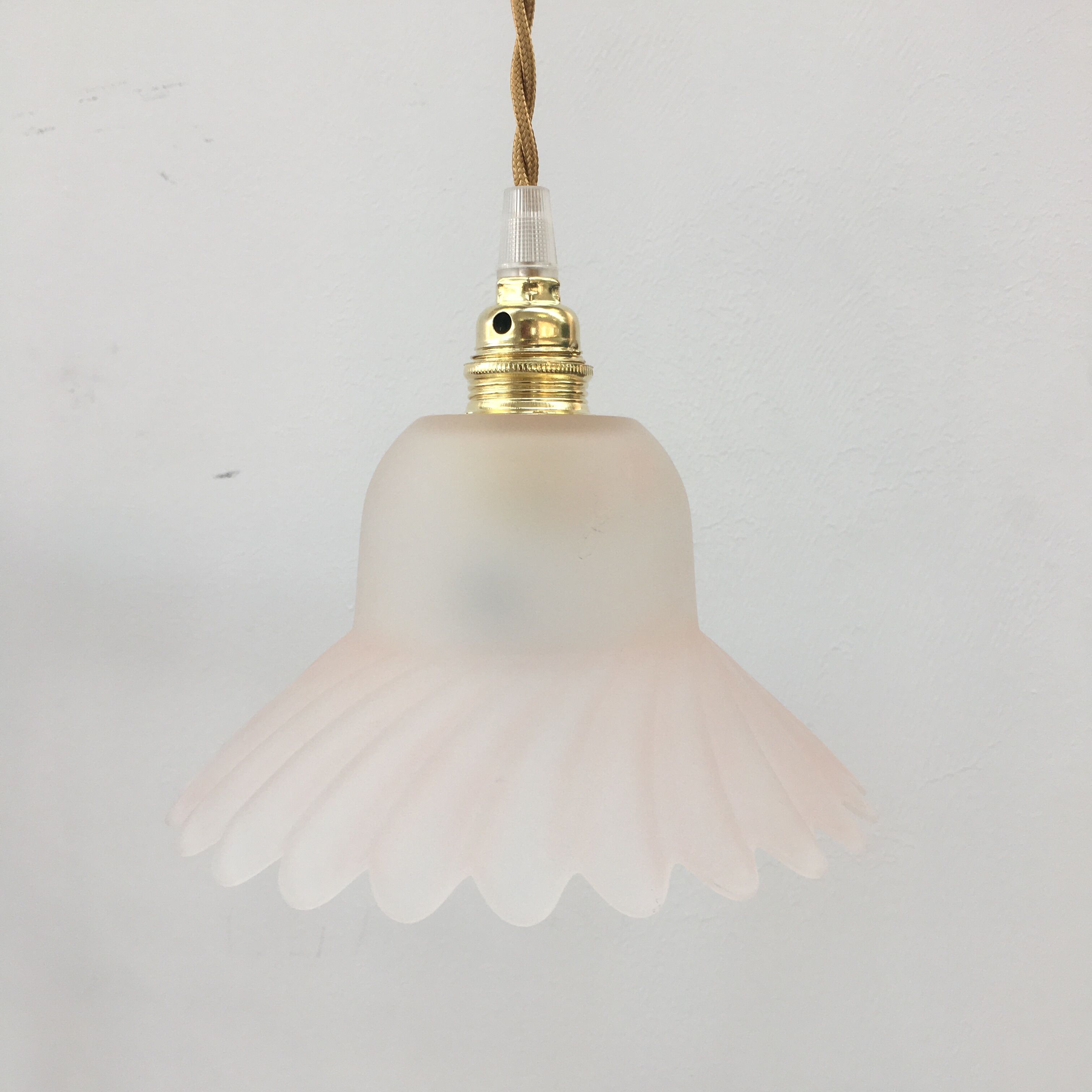 Flower walk lamp in frosted glass