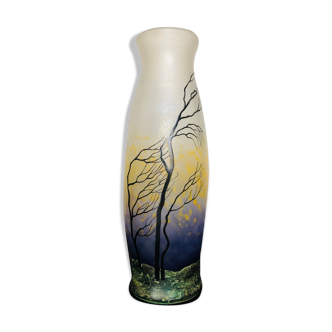 Tree-decorated laminated glass vase