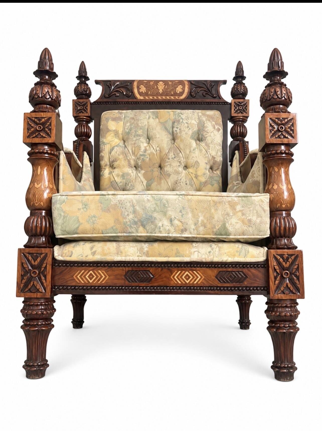 Single-seater armchair in hand-carved wood - Chiniot, Pakistan