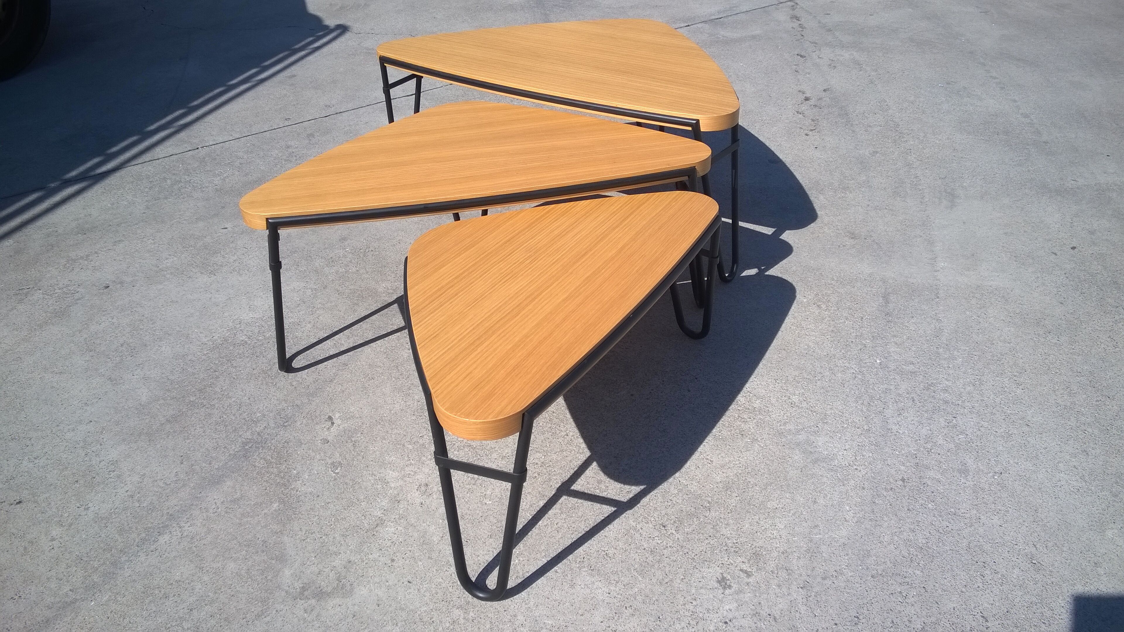 Tables pull-out "petalo" Charlotte Perriand