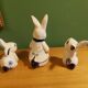 3 lapins en céramique craqelée  , poterier Dedham , Usa