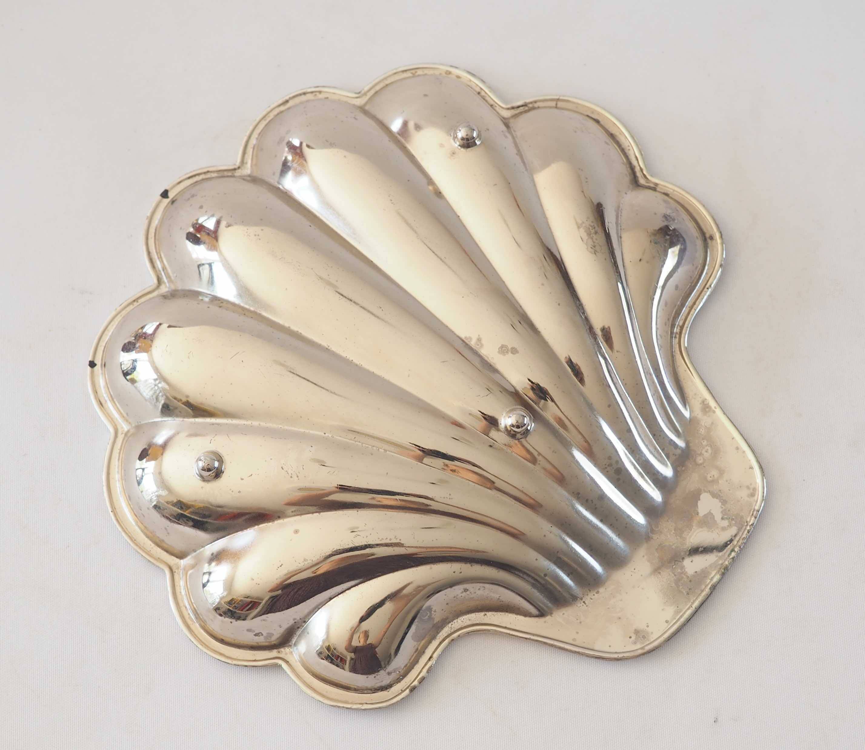Silver-plated scallop ramekin