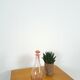Carafe en verre rose vintage