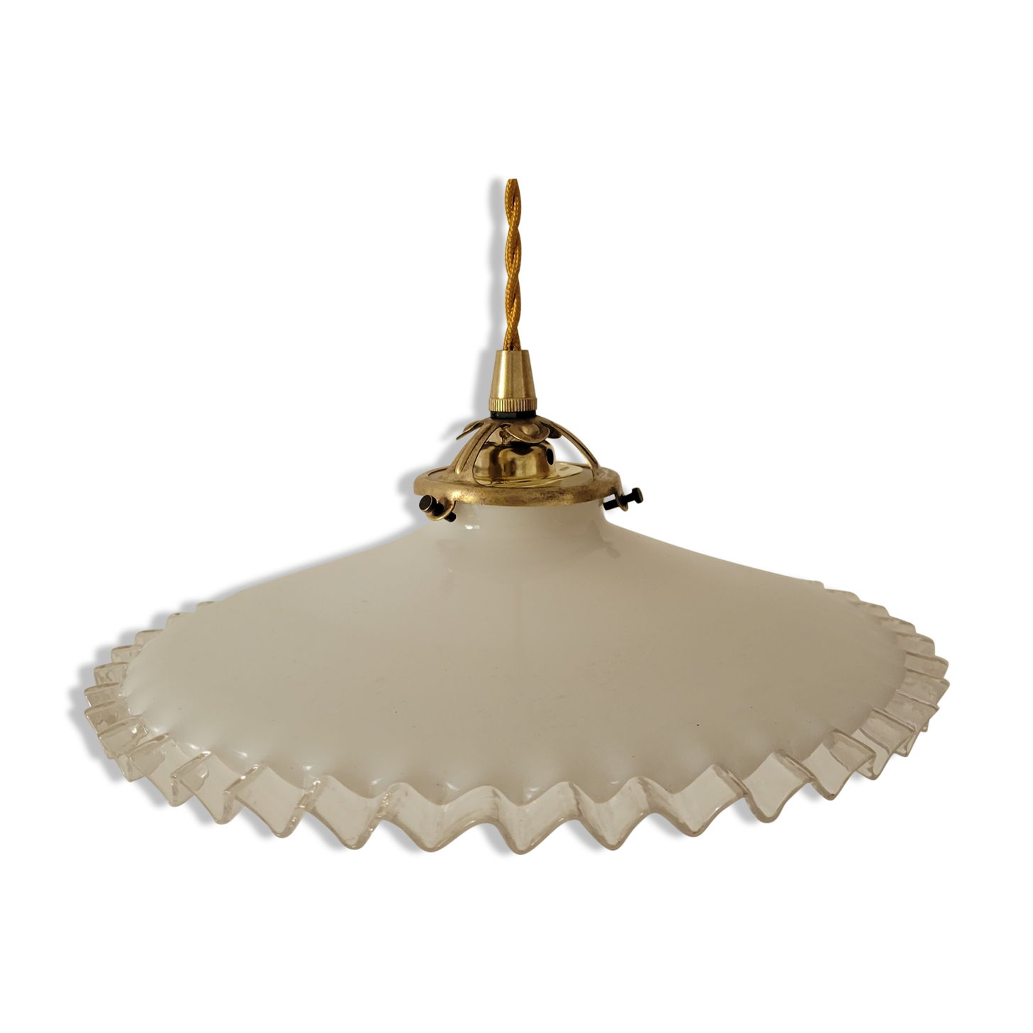 Serrated opaline suspension