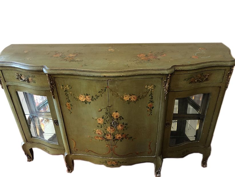 An eventful Venetian-style line, green laqué wood decorated with flowers