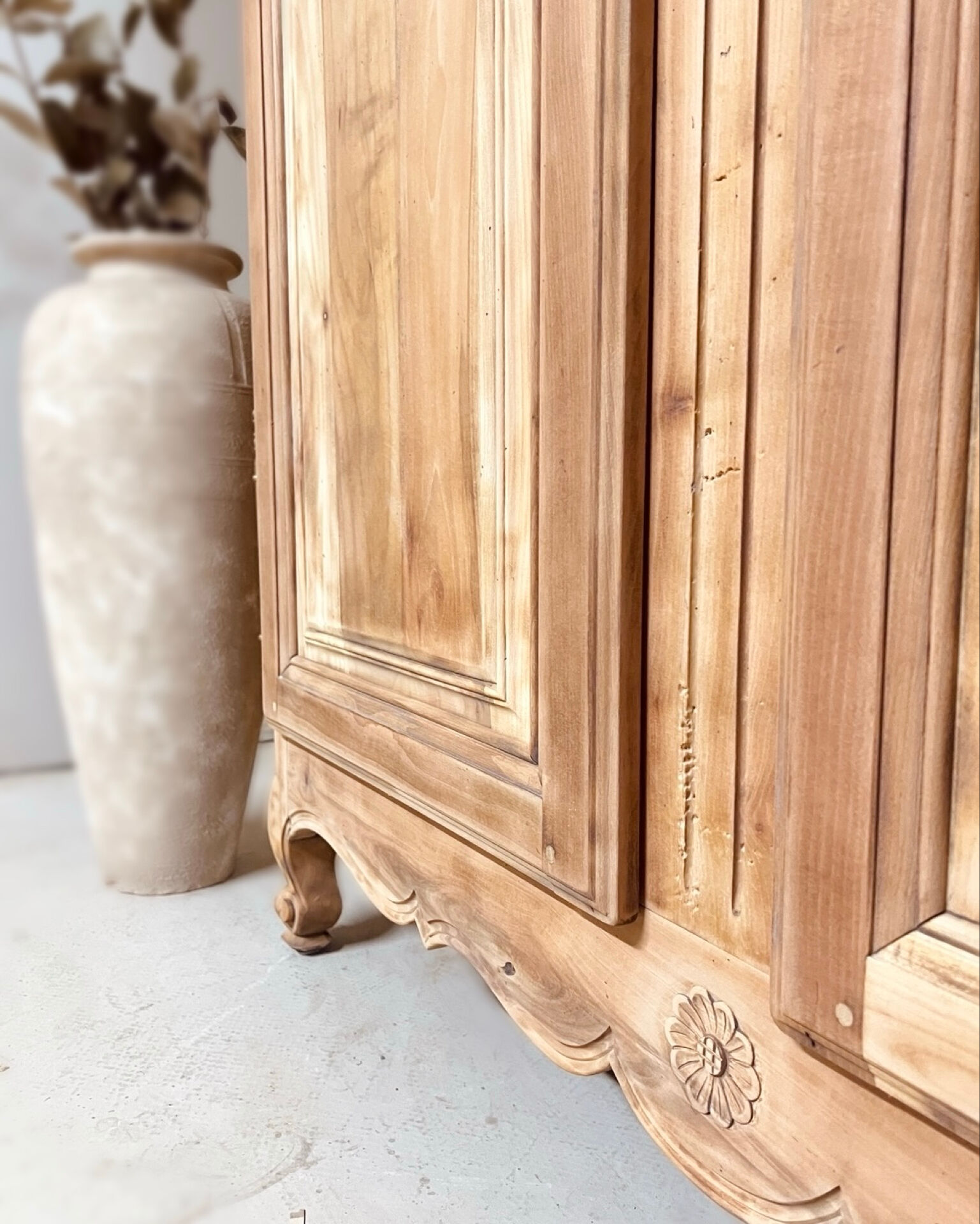 Armoire en merisier massif