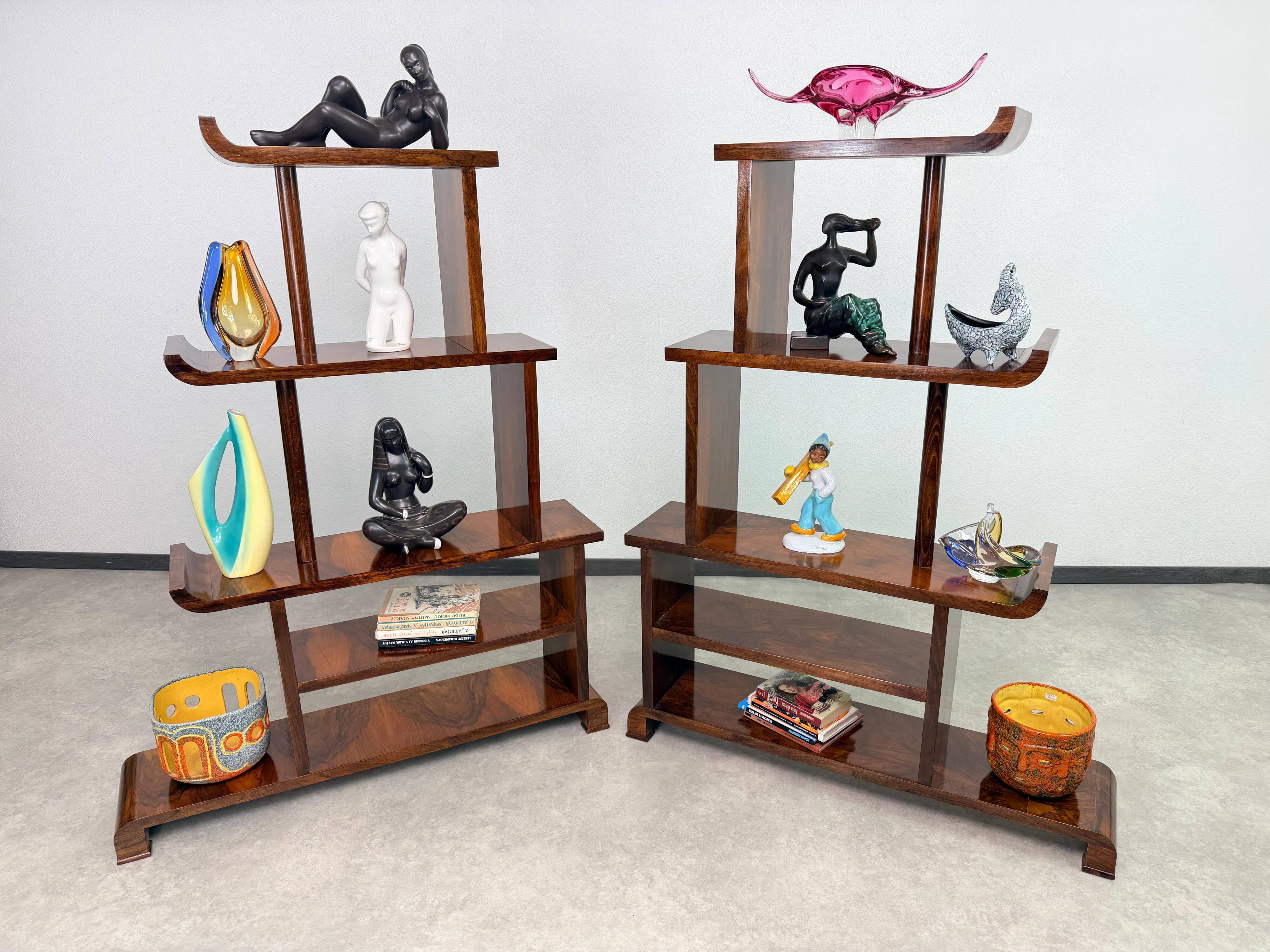 Paire de rares étagères à gradins / séparateurs de pièces de style Art Déco ancien