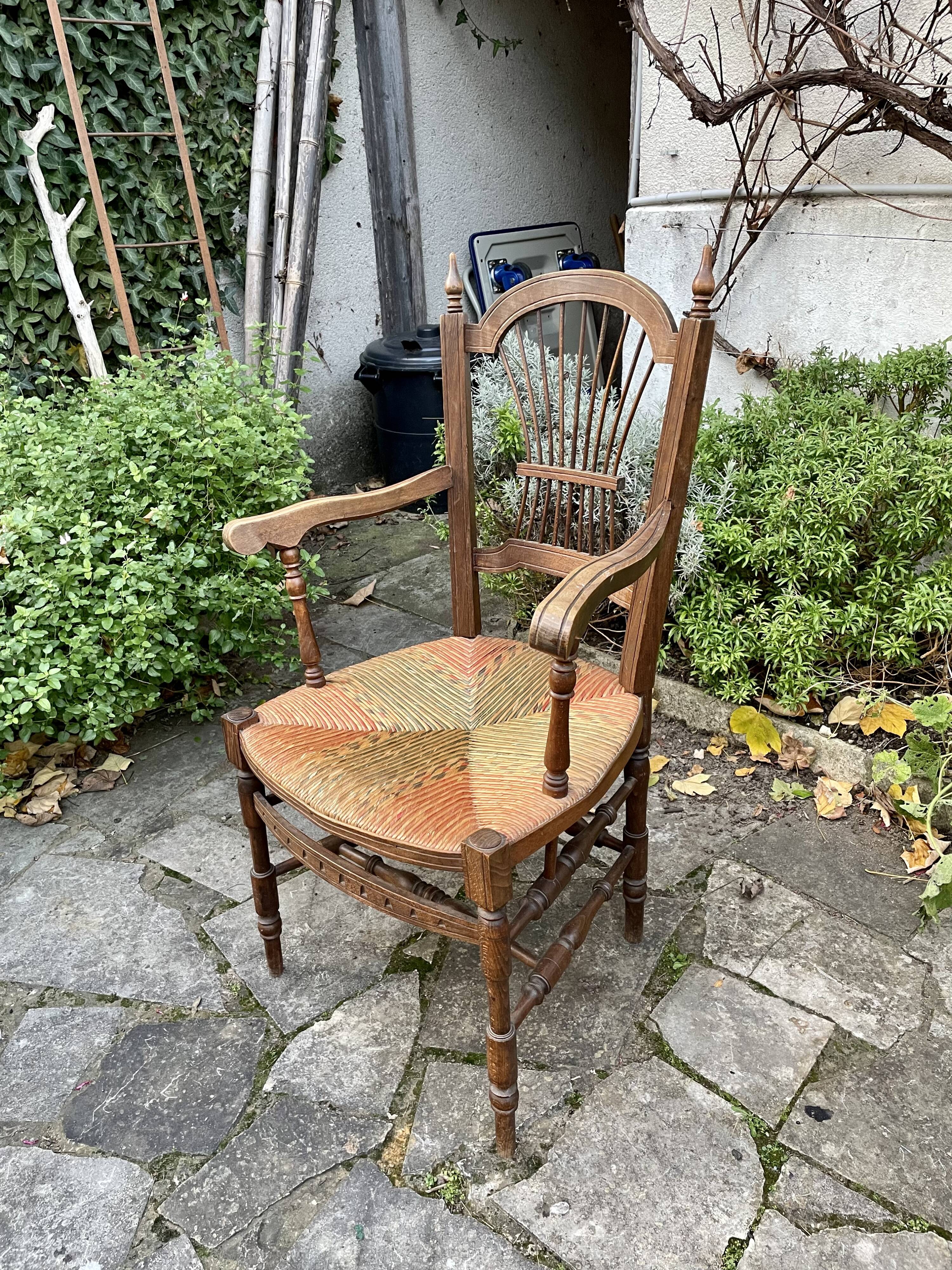 Mulched wooden armchair