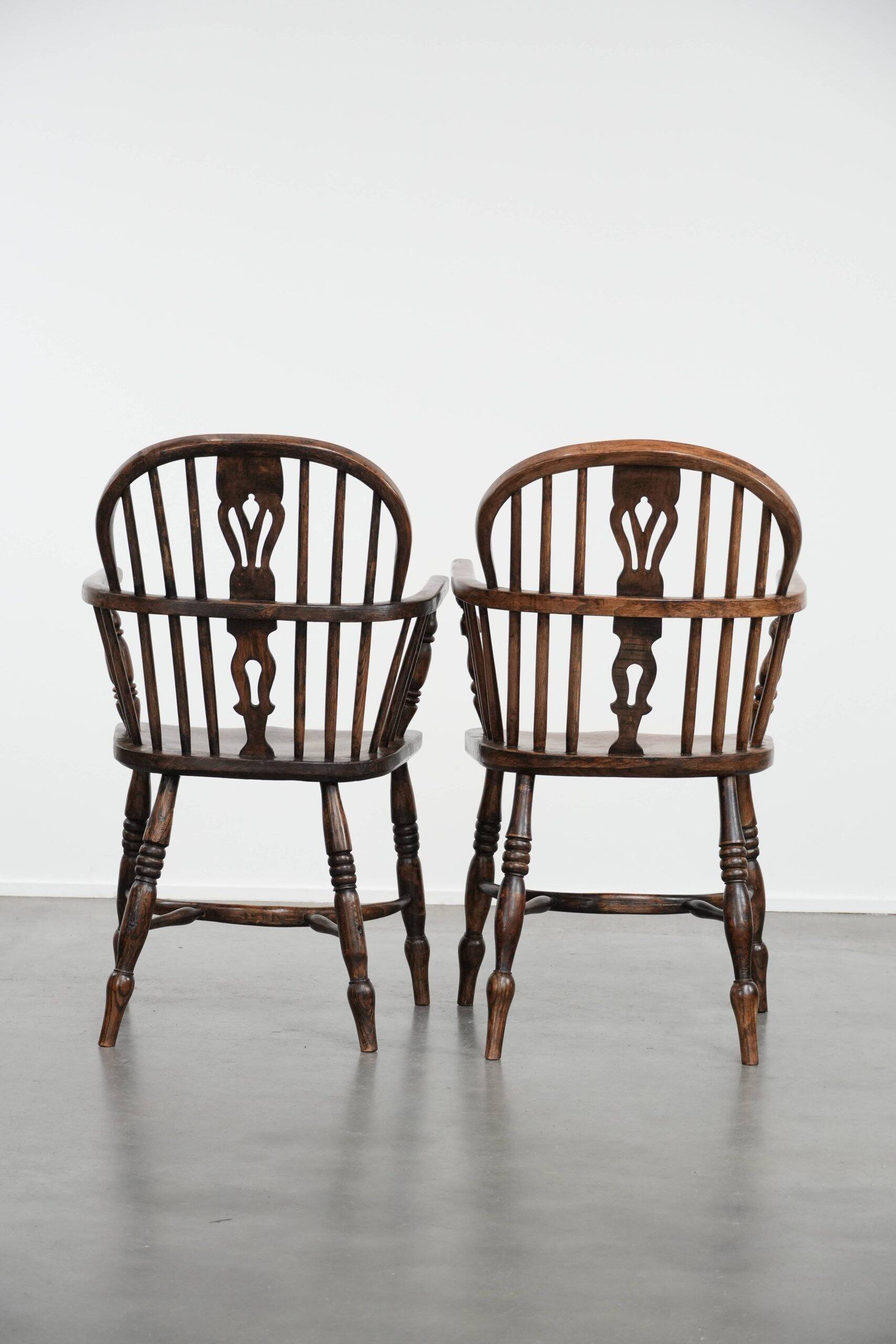 Antique set of 4 English Windsor lowback chairs with character