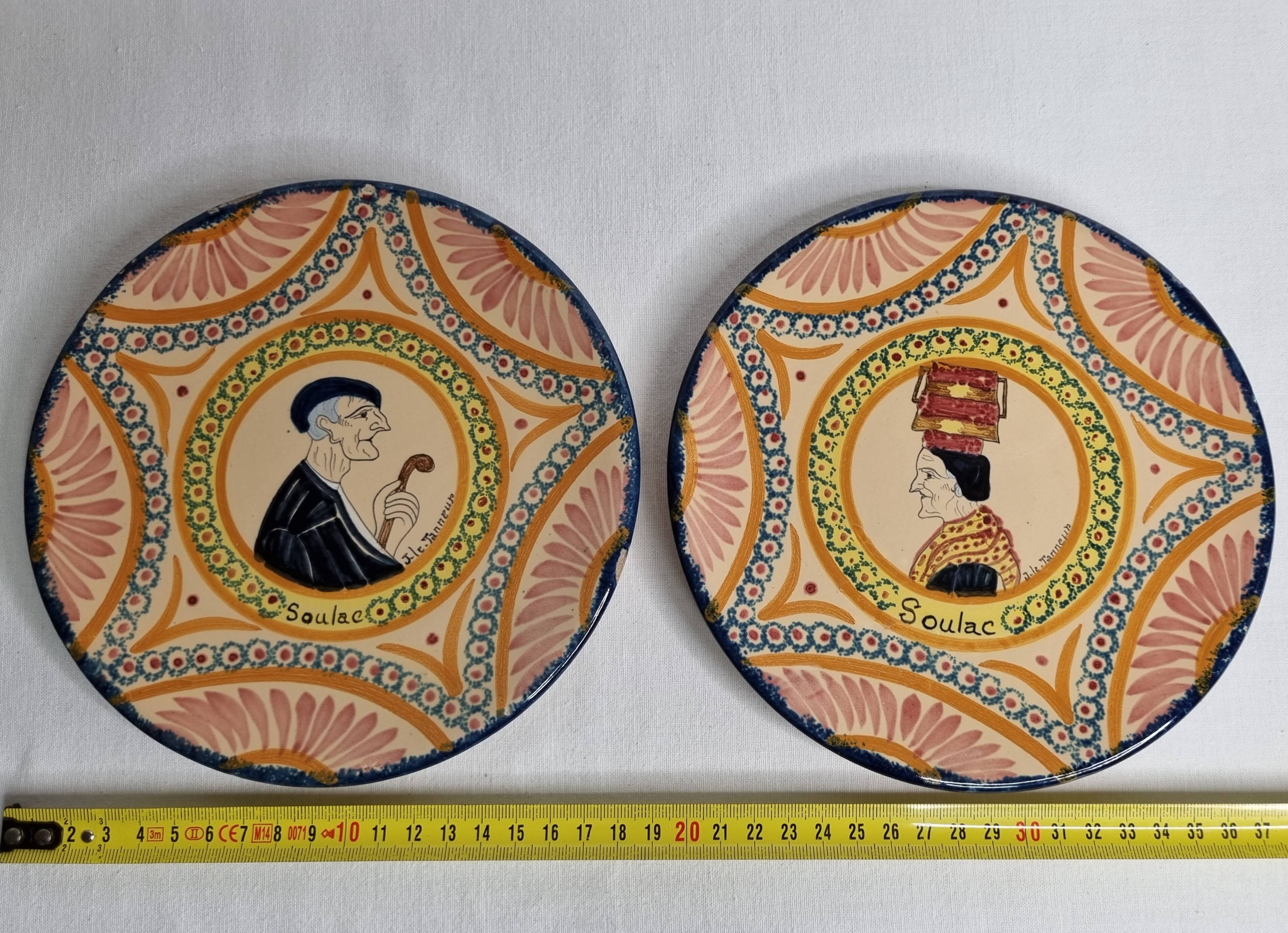 Pair of decorative plates Henriot Quimper, Soulac design, 1973, 18 cm