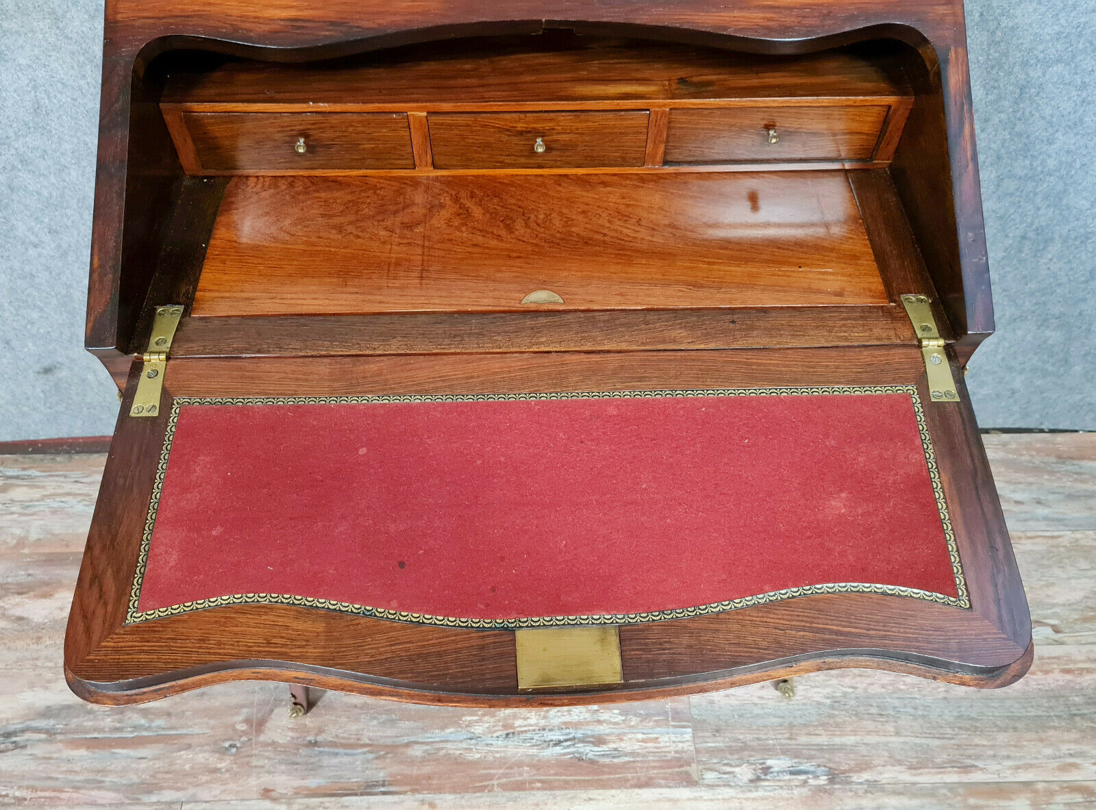 Bureau scriban de pente louis xv galbé en marquèterie vers 1850-1880