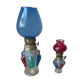 Lot de deux anciennes lampes en verre coloré à huile hong kong