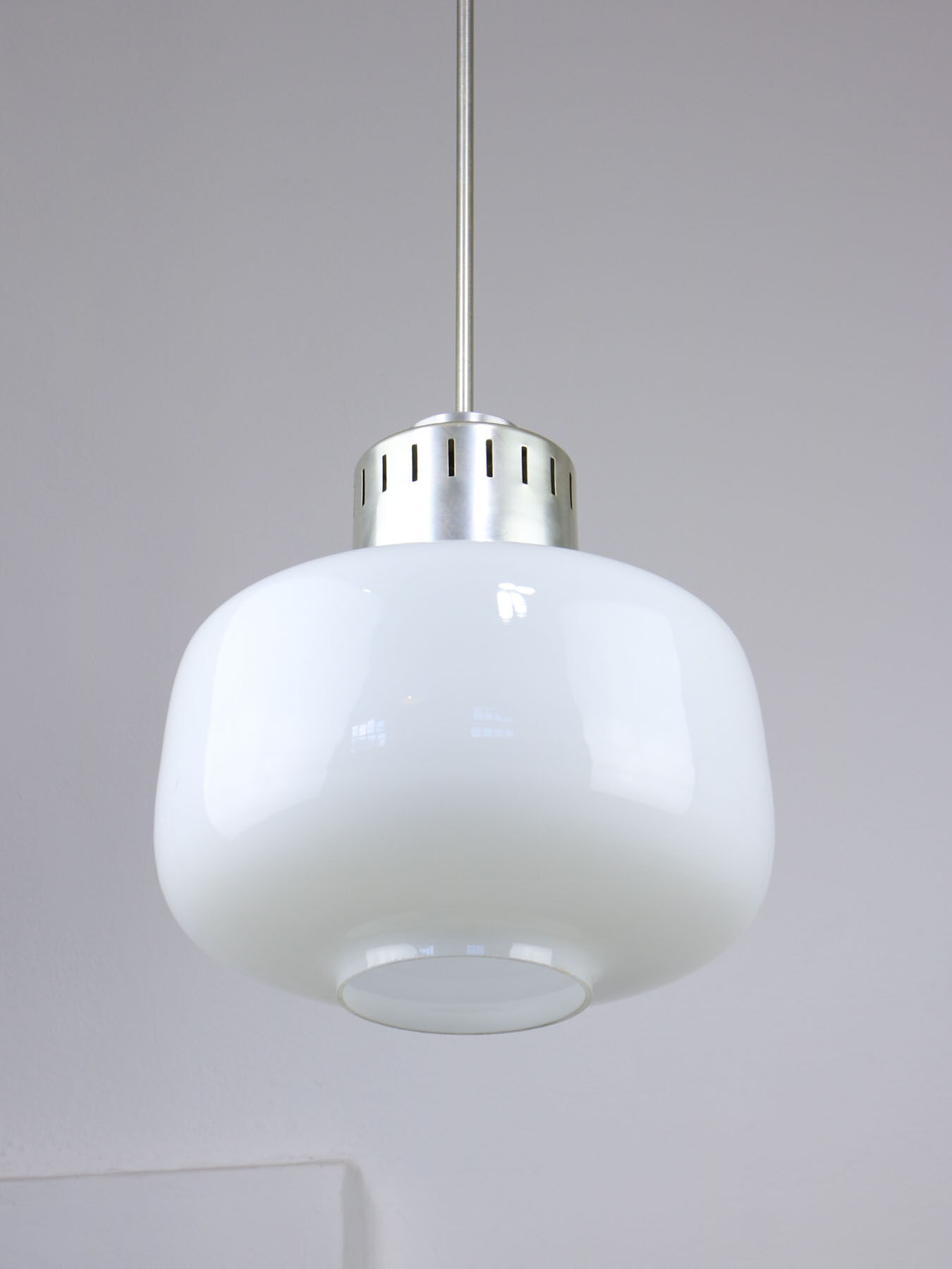 Suspension opaline du milieu du siècle