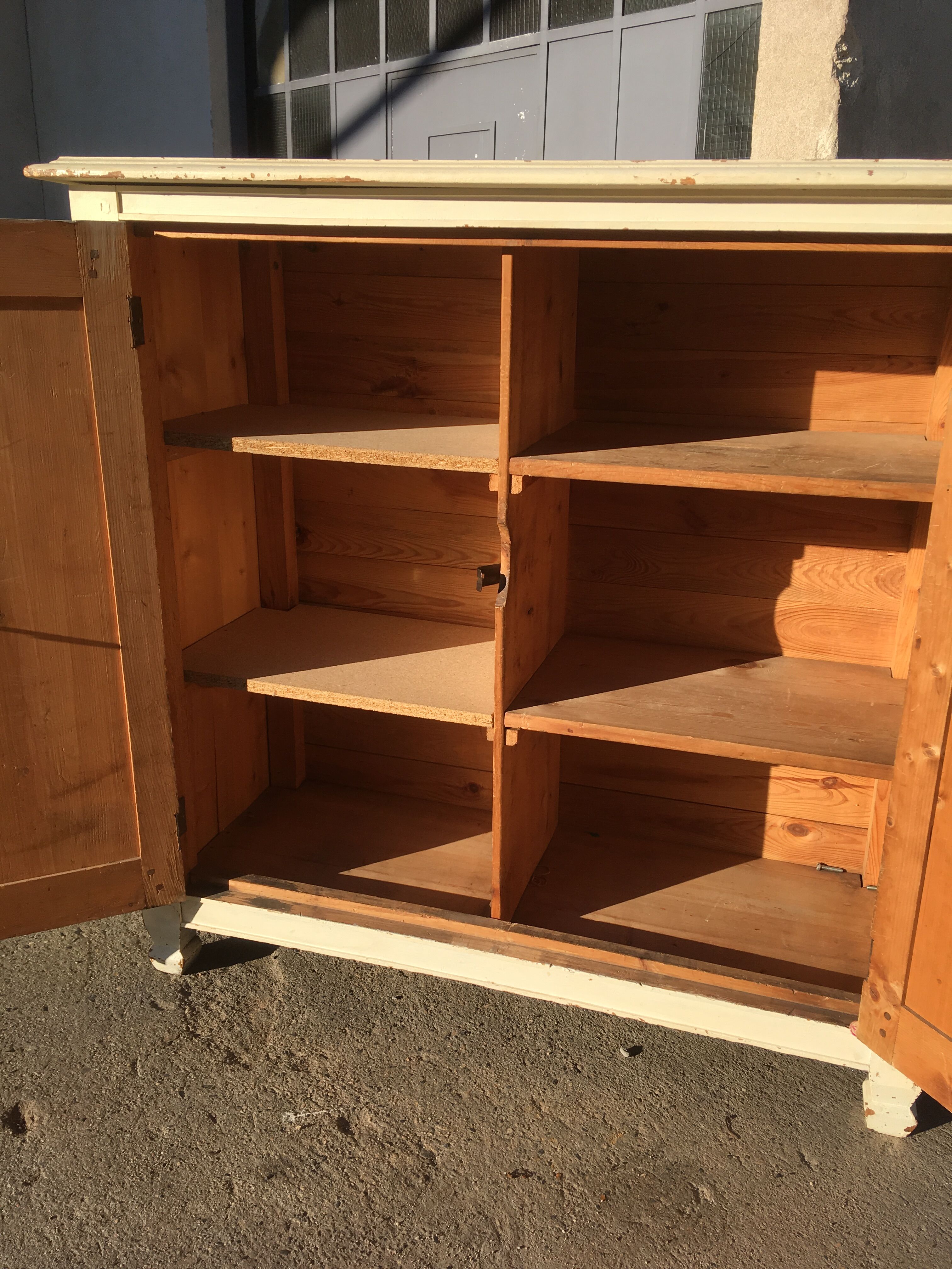 Parisian 2-door FIR buffet