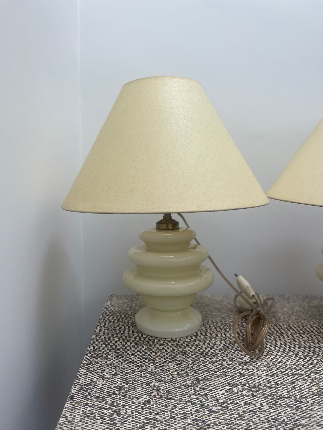 Pastel yellow opaline lamp