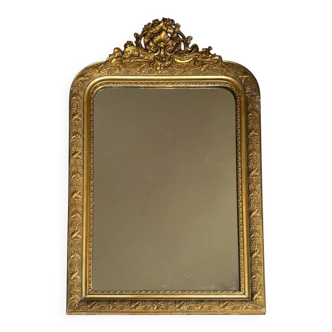 Golden mirror with a pediment from the early 20th century.