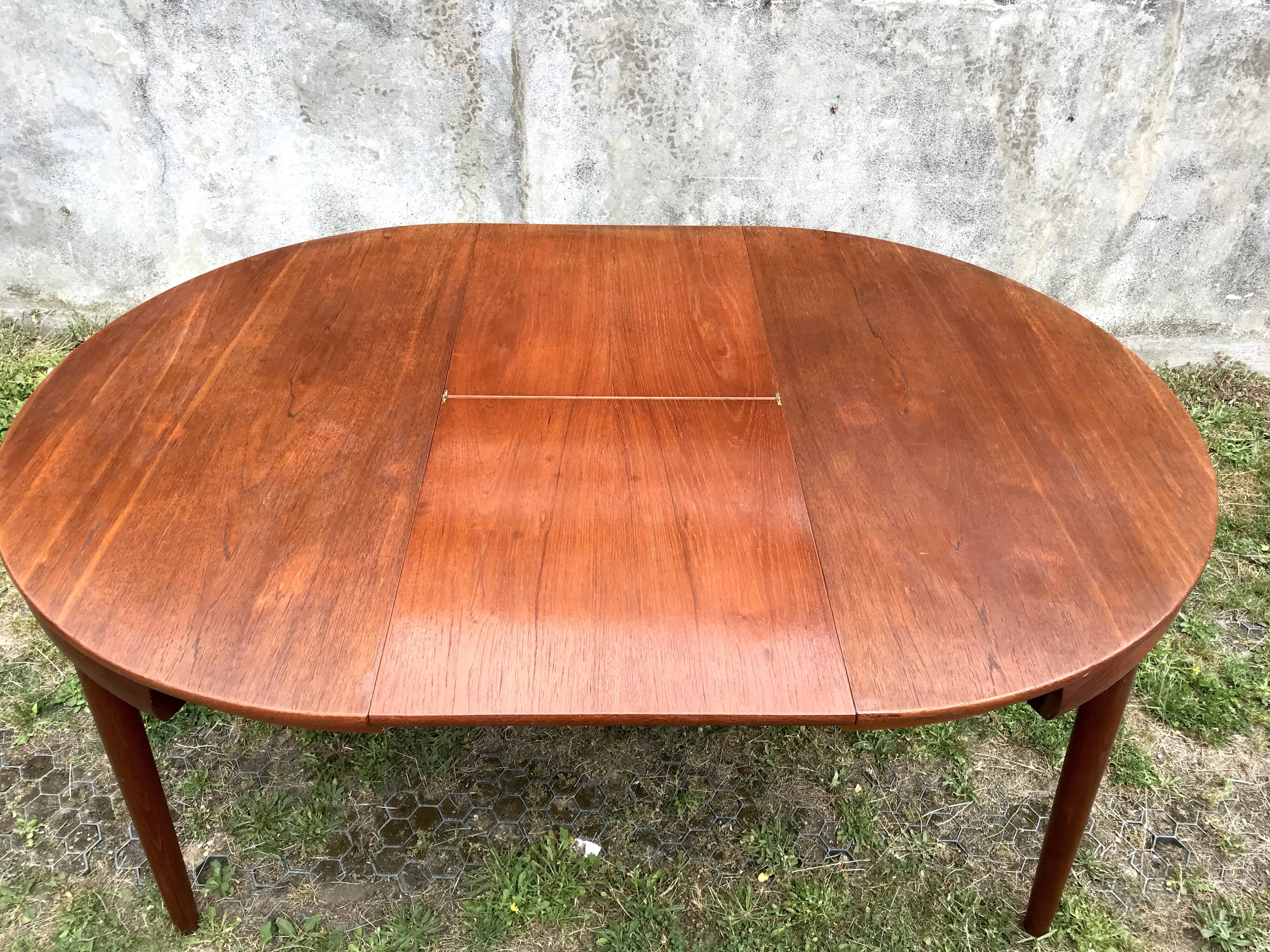 Table and 2 chairs Hans Olsen