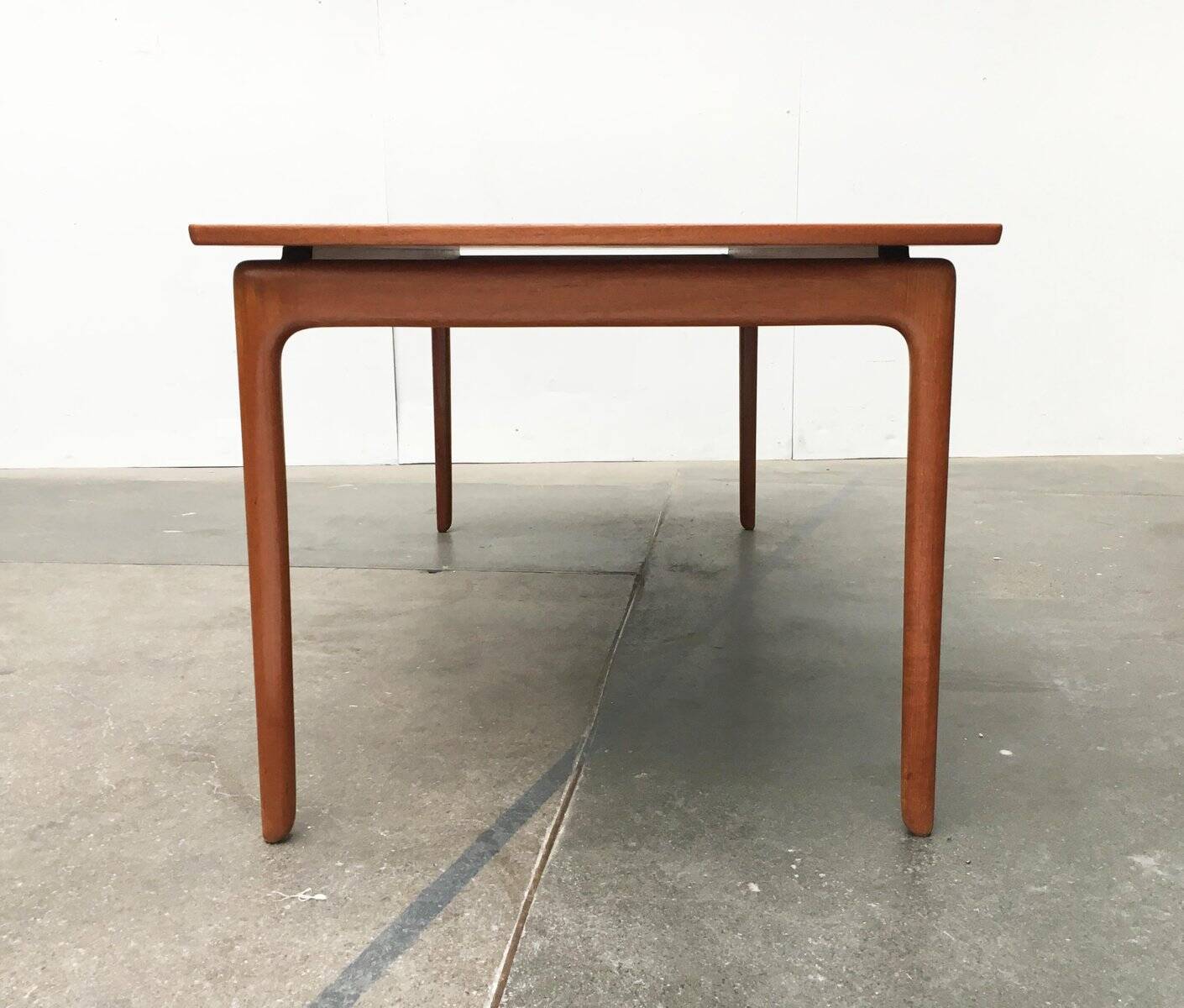 Mid-century teak coffee table by Ole Wanscher for Poul Jeppesens Møbelfabrik.