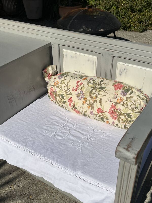 Meuble vintage relooké – ancien meuble téléphone, bois & blanc