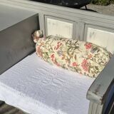 Vintage furniture revamped – old telephone table, wood & white