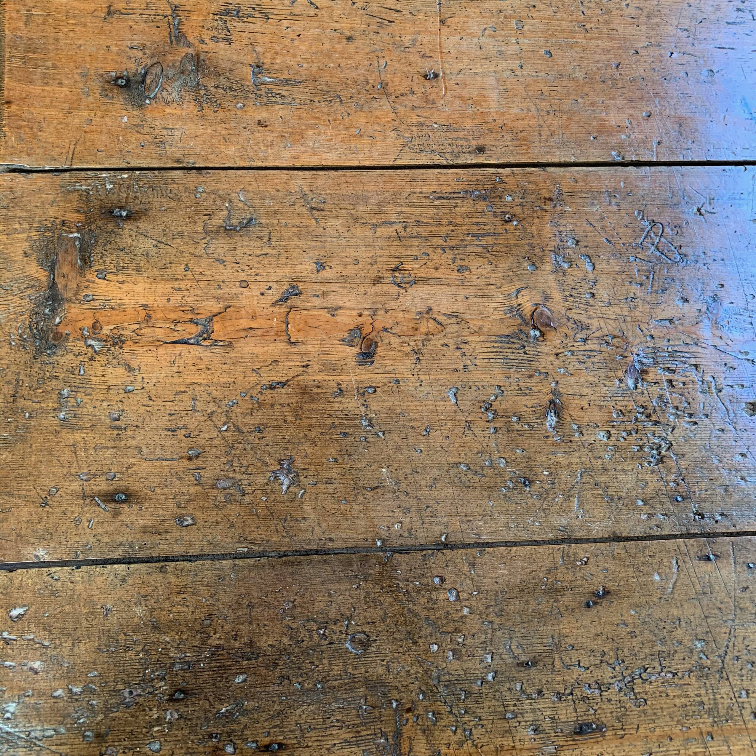 Small English pine table - early 20th century