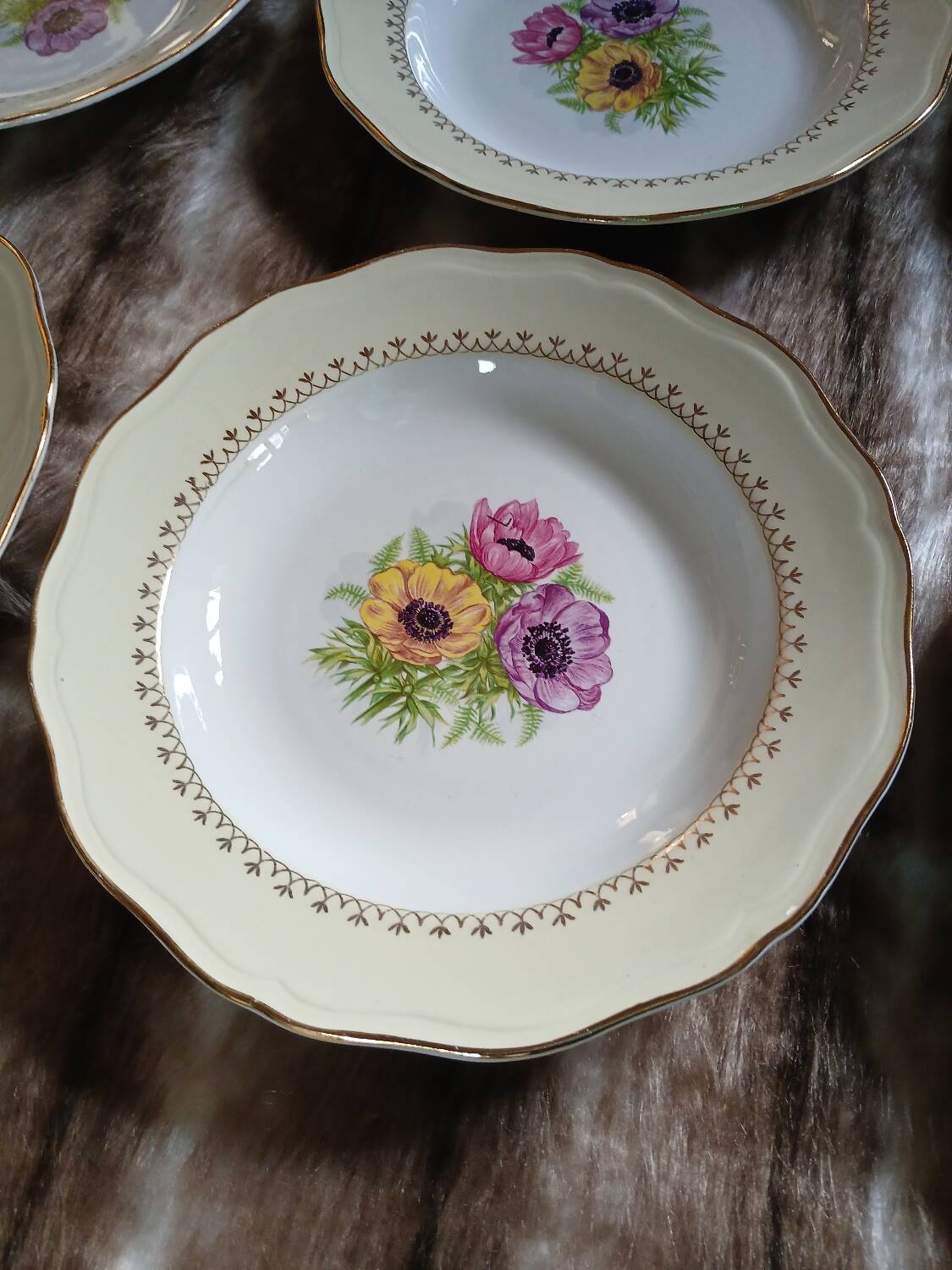 11 antique deep plates L'Amandinoise