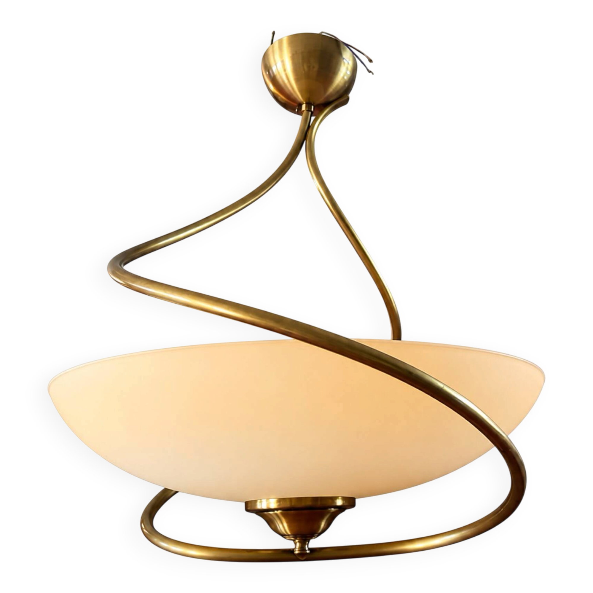 Suspension Mid-Century laiton doré et verre opalin inspiration ArtDéco