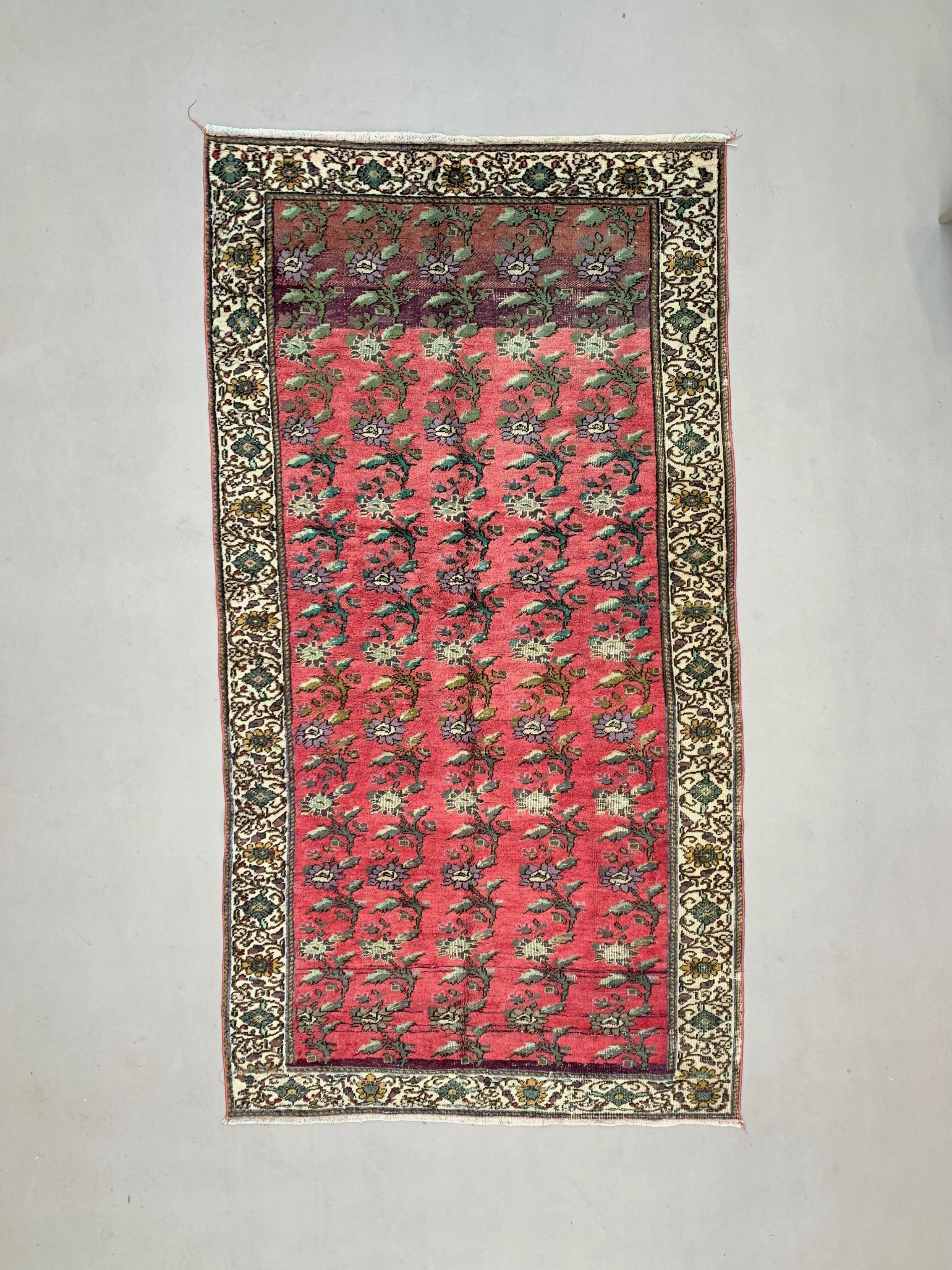Vintage turkish rug 270x141 cm carpet