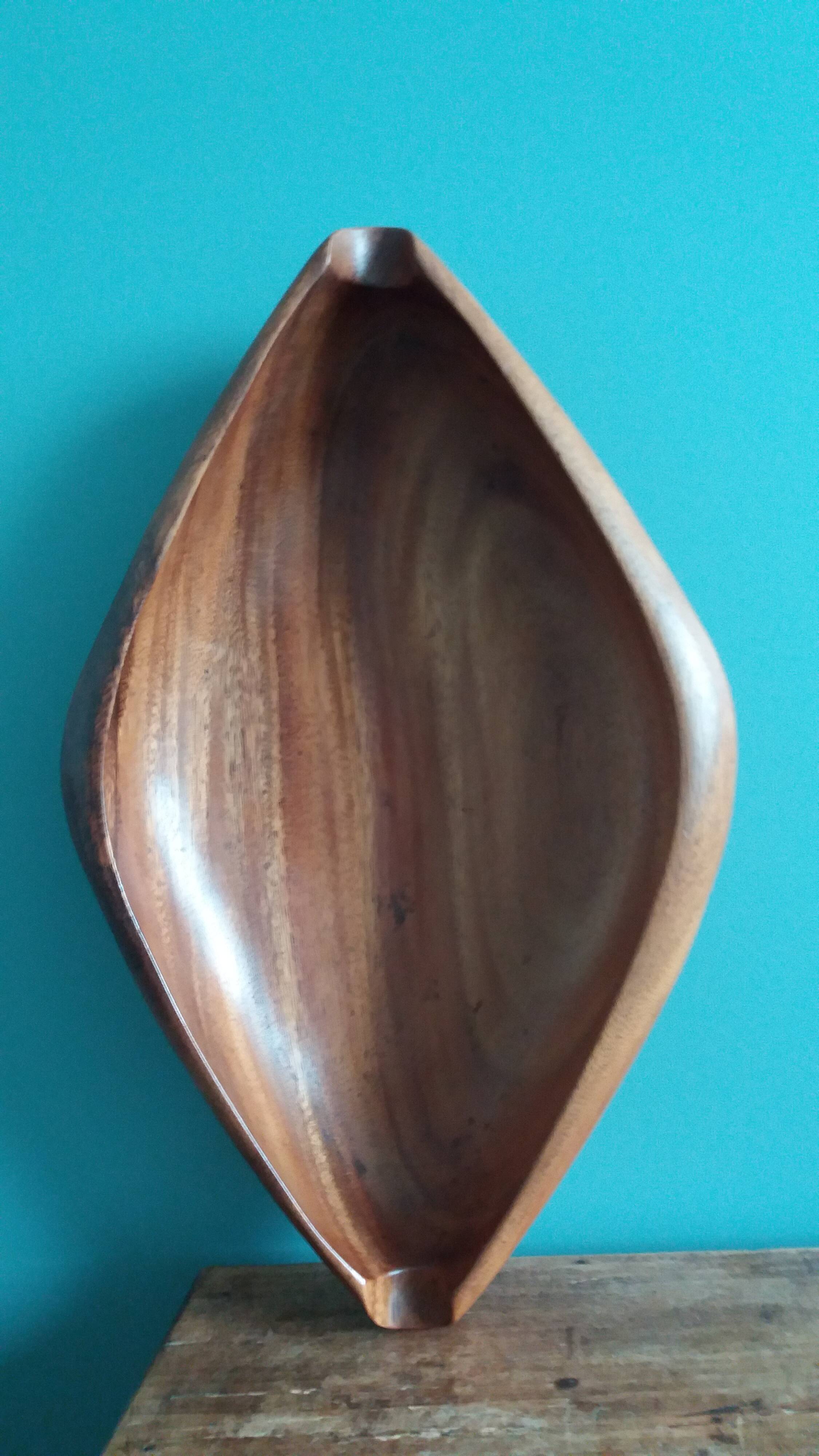 Fruit bowl pocket emptying in Monkey Pod Wood, Philippines