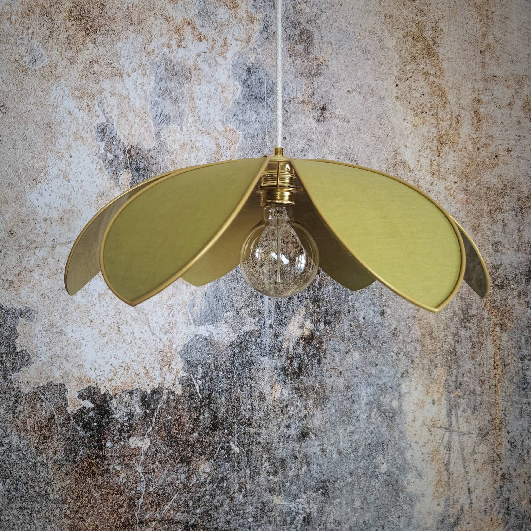 Flower suspension metal structure 6 petals in olive green linen